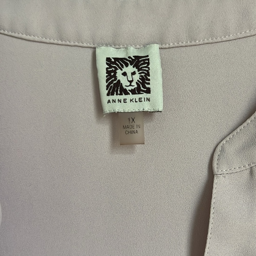 Anne Klein mauve pink v-neck blouse size 1X - Picture 2 of 3